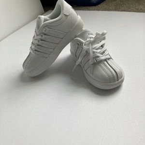 All White K-Swiss sneaker size 7.5  toddler